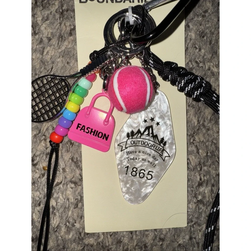 No Boundaries 6-in-1 Bag Charm Keychain New